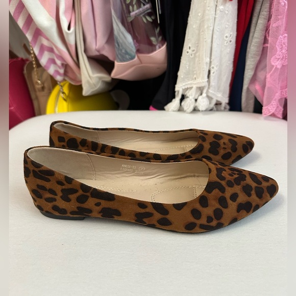 Bella Marie Leopard Suede Pointed Ballet Flats Size 7 - Picture 4 of 6